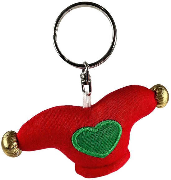 Porte-clés rouge en forme de bonnet Plop avec application cœur vert et pompons dorés aux extrémités.