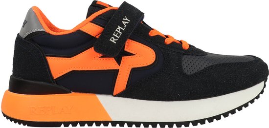 Blauwe sneaker met oranje ster-detail en accenten, klittenbandsluiting. Witte zool met oranje rand.