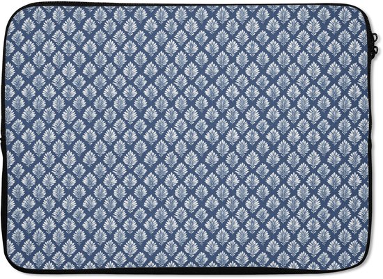 Laptophoes met continu wit bladpatroon op blauwe ondergrond, met zwarte ritssluiting.