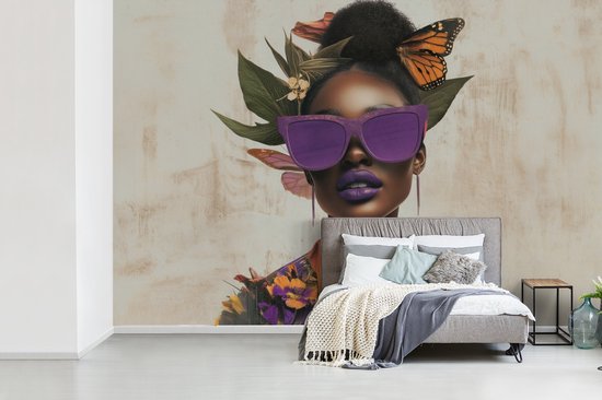 Behang - Fotobehang Vrouw - Zonnebril - Vlinder - Bloemen - Breedte 420 cm x hoogte 280 cm