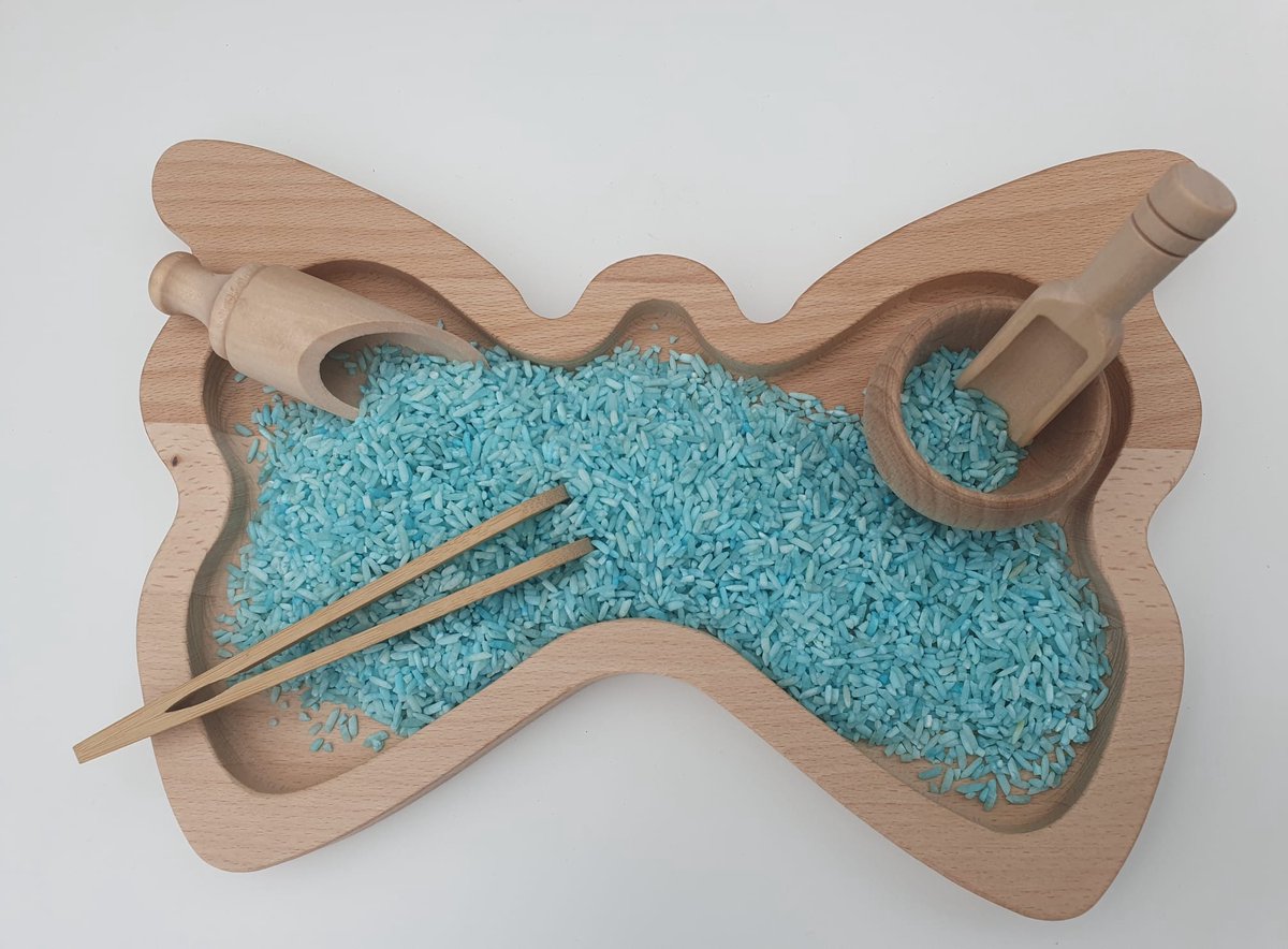 Houten vlinder speelbak met schepjes, pincet en bakje - Sensory play - Speelrijst of speelzand- Open einde speelgoed - Montessori speelgoed - Grimms & Grapat style - Speeltray, speelframe - Tray: 28 x 17 x 2 cm