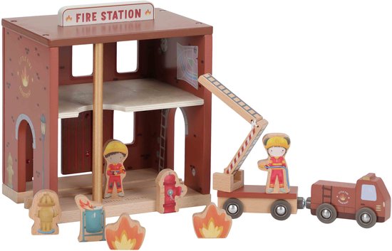 Houten brandweerkazerne met uitgeschoven ladder, brandweerwagen, poppetjes en vuurtjes.