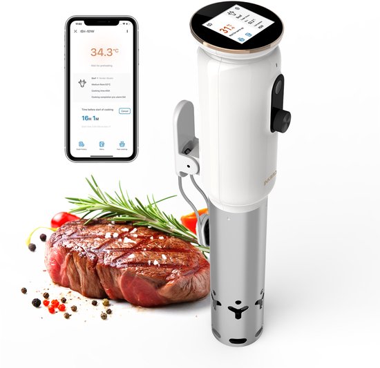 Wit kooktoestel met zilveren onderkant. Een smartphone en een gegrild stuk vlees met kruiden liggen naast het toestel, dat "Beef Tender Steaks, Rare, 50°C, 45M" weergeeft.