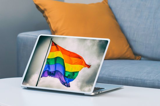Laptop sticker - 13.3 inch - Foto van een regenboog vlag - 31x22,5cm - Laptopstickers - Laptop skin - Cover