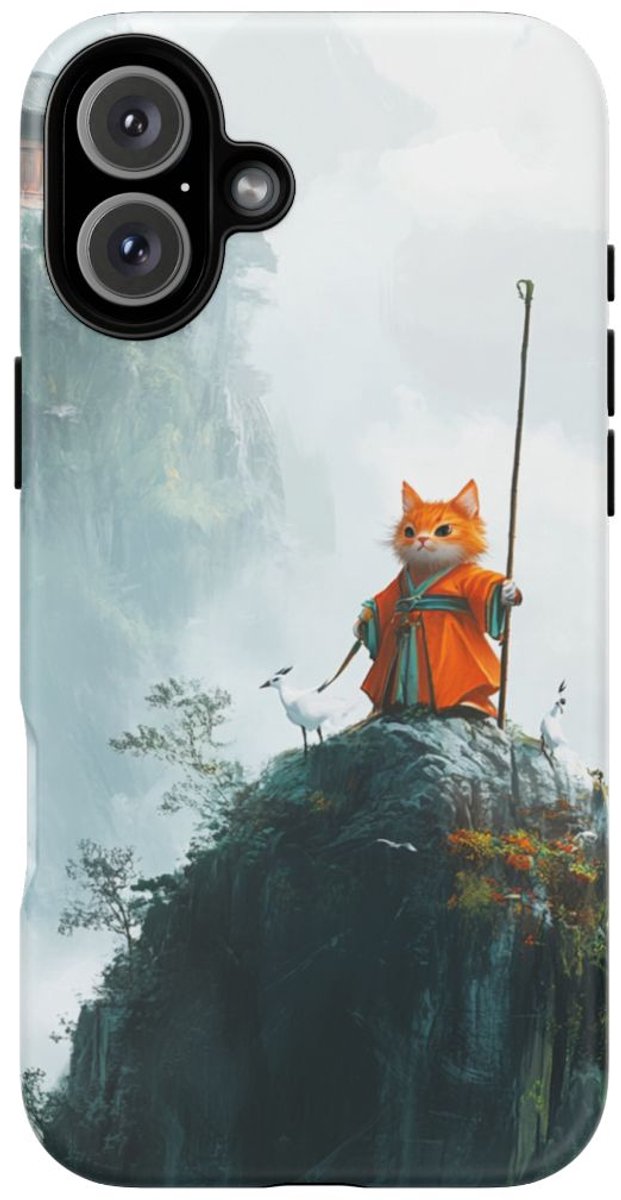 Oranje Kat in Geleerdengewaad op Bergtop – Telefoonhoesje Geschikt voor iPhone 16 Plus