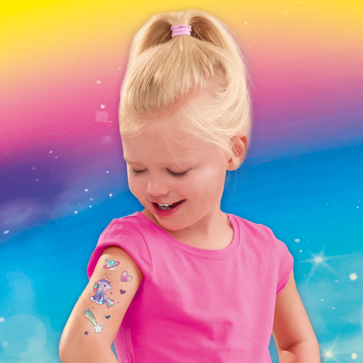 SES Creative Galaxy Unicorn Tattoos met Cosmetische Glitter - 32 Stuks - Voor Meisjes vanaf 5 Jaar - Tattoos Kinderen - Eenvoudig Verwijderbaar - Schoencadeautjes Sinterklaas — cadeau in Hobby - foto 4