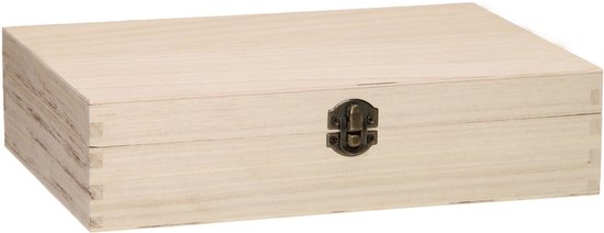 Petite boîte en bois avec fermoir métallique, bois clair.