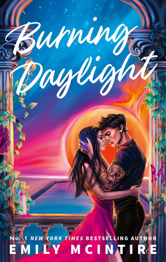 Boekomslag van 'Burning Daylight' door Emily McIntire. Een man en vrouw omhelzen elkaar tegen een zonsondergang.