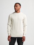 Man met beige trui met lange mouwen, voorkant zichtbaar.