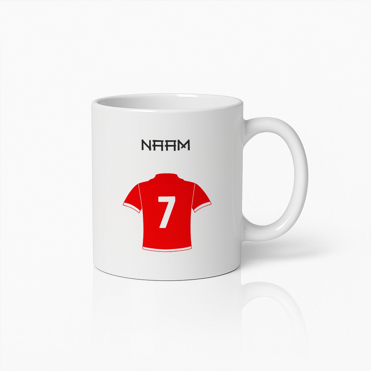 Gepersonaliseerde Voetbalmok – Rode Voetbalshirt Beker met Naam en Nummer