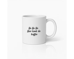Grappige Kerst Koffiemok – "Ho Ho Ho, Hier Komt de Koffie" – Feestelijk Cadeau voor Koffieliefhebbers – Witte Keramische Mok