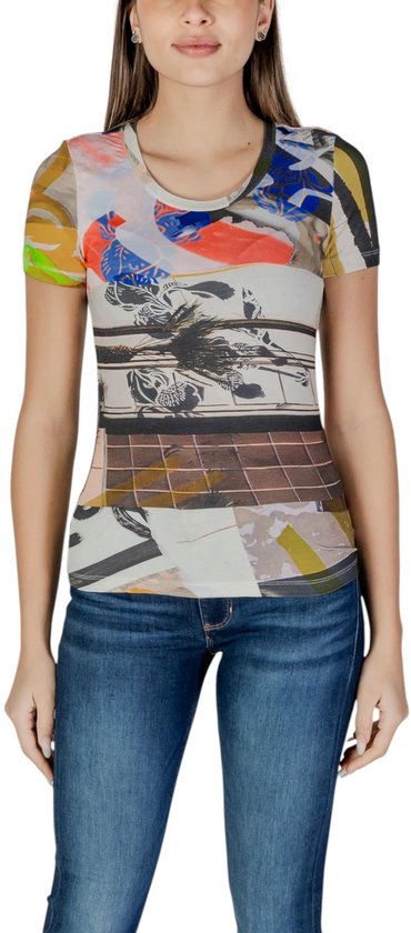 T-shirt avec un imprimé collage coloré comportant des formes abstraites, des blocs et un motif d'oiseau. Col rond et manches courtes.