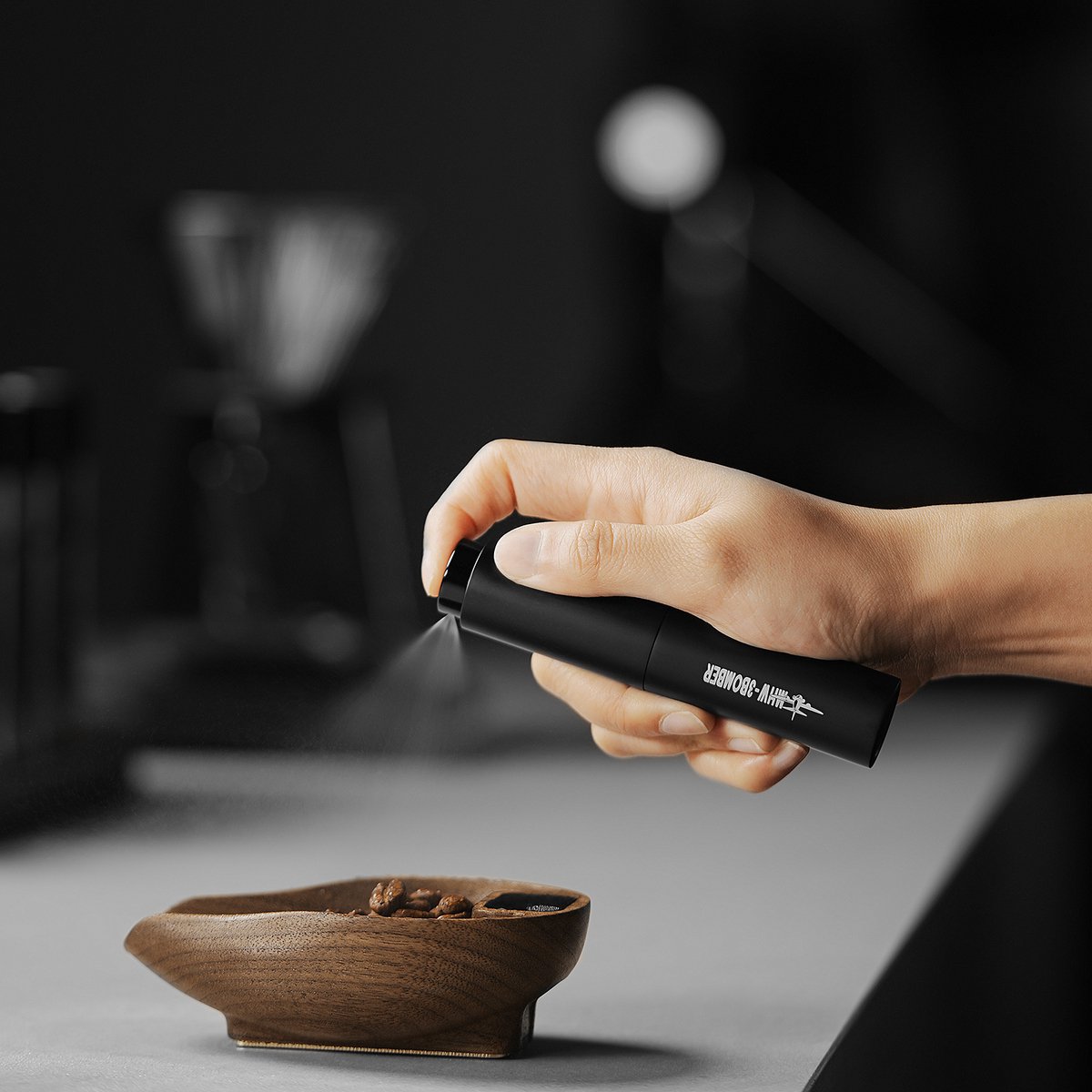 MHW-3BOMBER Ovo koffieweegschaal - precisieweegschaal geïntegreerd in een maatbakje - massief walnoothout - met antistatische spray – 0,1 g nauwkeurig