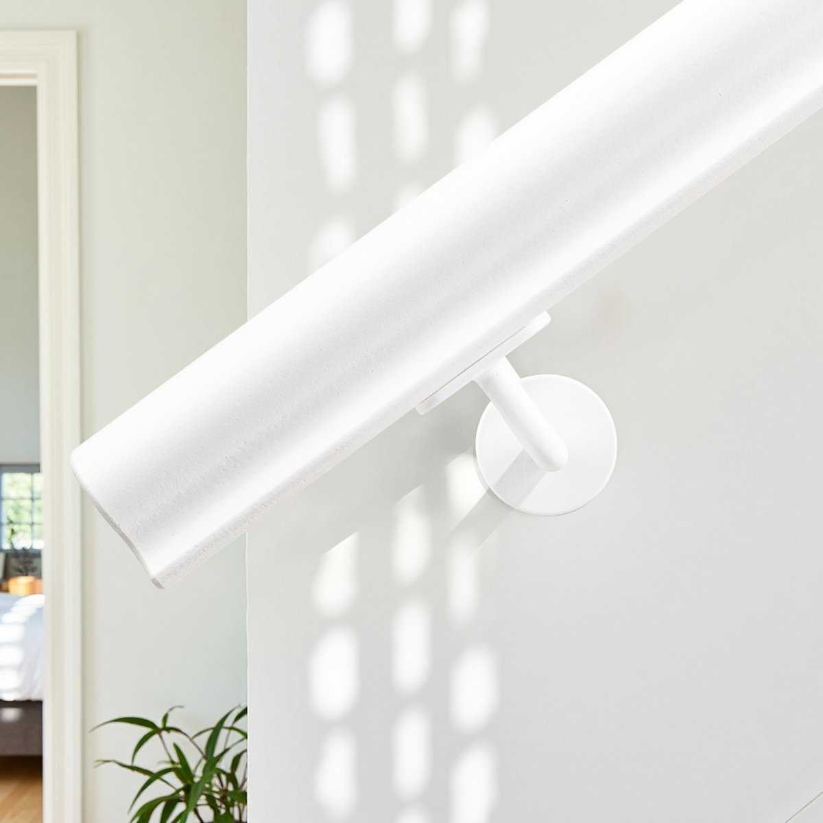 Trapleuning Wit Hardhout – Sleutelgat / Jaren ‘30 (56 x 67 mm) – Lengte: 100 cm – Inclusief 2 witte leuninghouders