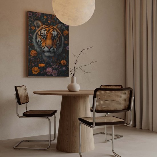 FineArtia - Majestueuze tijger tussen bloemen - Canvas Schilderij - 60 x 90 cm - Woonkamer Decoratie - Bruin;Oranje - Slaapkamer Schilderij - Wanddecoratie