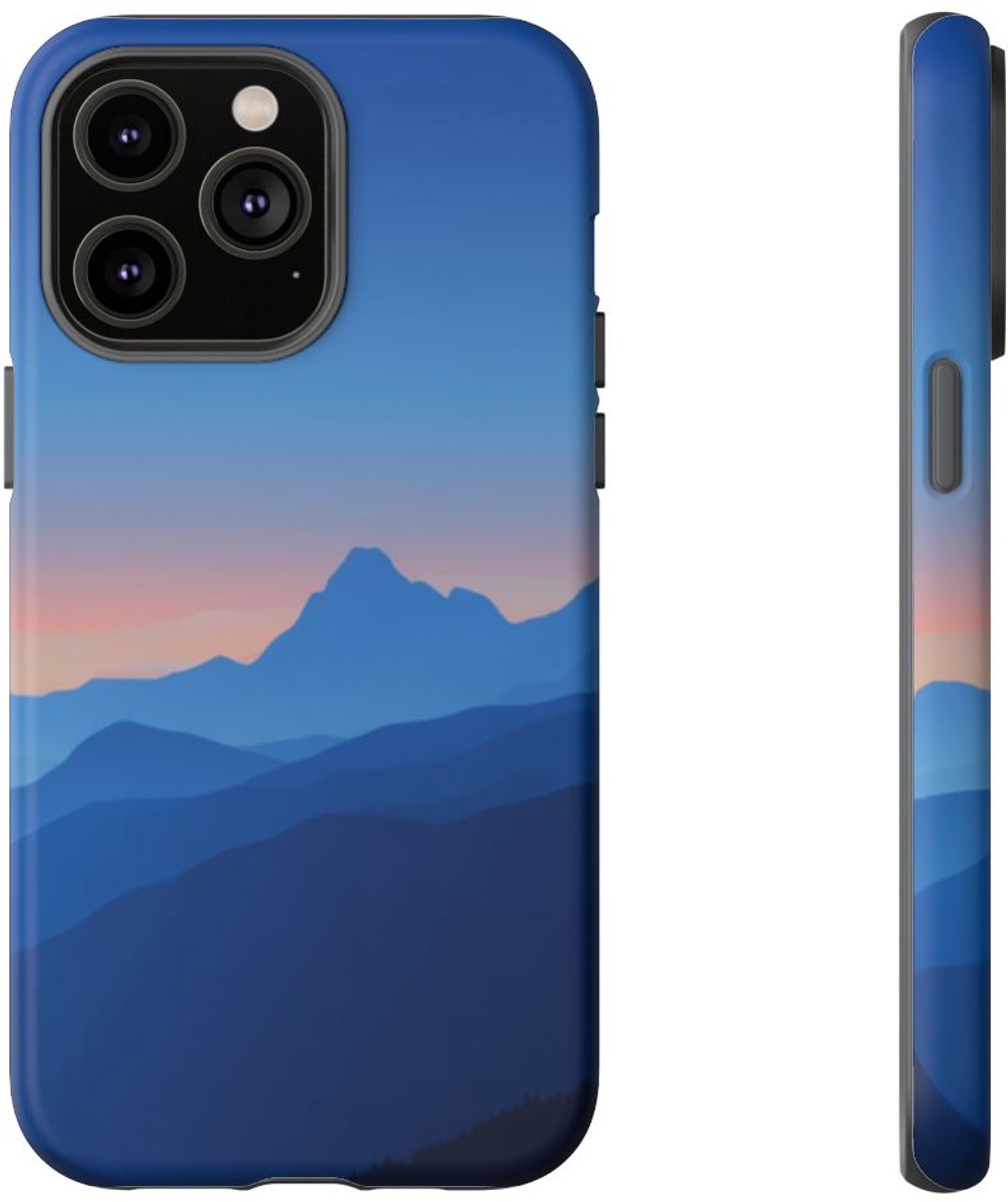 Sprookjesachtige Bergen bij Zonsopkomst – Telefoonhoesje Geschikt voor iPhone 14 Pro Max