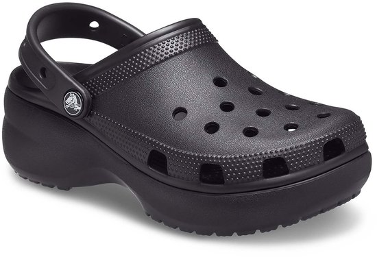 Zwarte Crocs Classic Platform Clog met band om de hiel en perforaties.