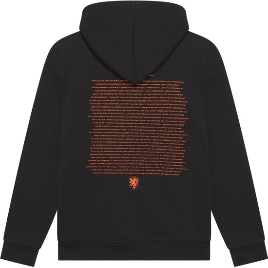 Zwarte hoodie met oranje tekst en leeuw embleem op de achterkant.