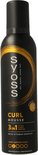 Zwarte spuitbus 'SYOSS CURL MOUSSE 3IN1' met gele accenten. Drie hold-niveaus aangegeven.