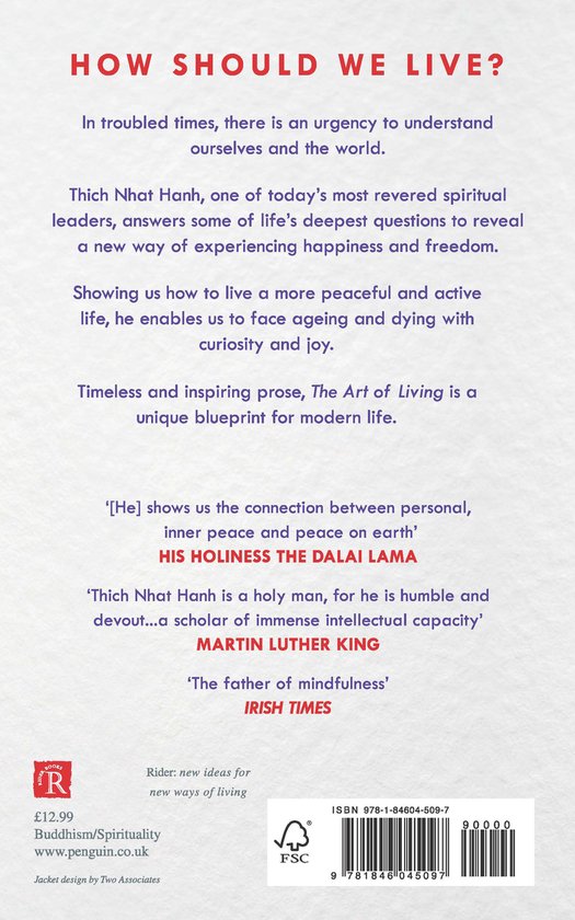 Boek "How Should We Live?" van Thich Nhat Hanh, met citaten van Dalai Lama en Martin Luther King.