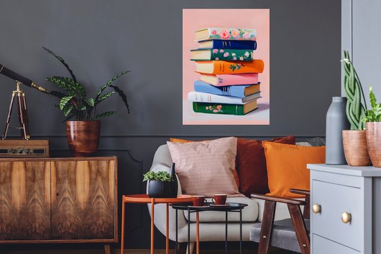 Een stapel kleurrijke boeken met bloemenprints op een roze achtergrond.