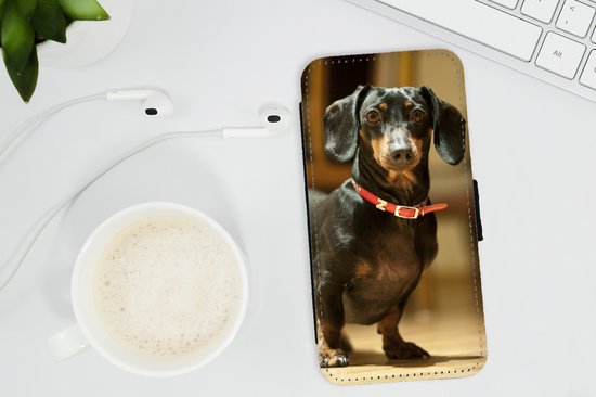 Étui de téléphone adapté à iPhone 7 - Portrait d'un teckel noir - Avec compartiments - Étui portefeuille à fermeture magnétique