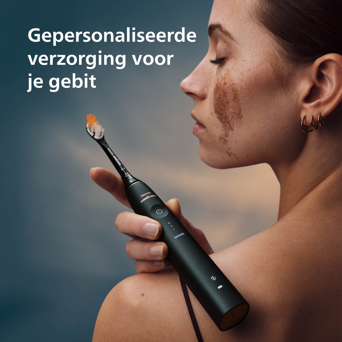 Afbeelding 3 van Philips Sonicare DiamondClean Prestige 9900 - Elektrische Tandenborstel met SenseIQ - AI - Donkerblauw - HX9992/12