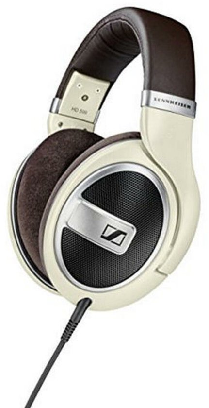 Crème Sennheiser koptelefoon met bruine oorkussens en hoofdband, op een witte achtergrond.