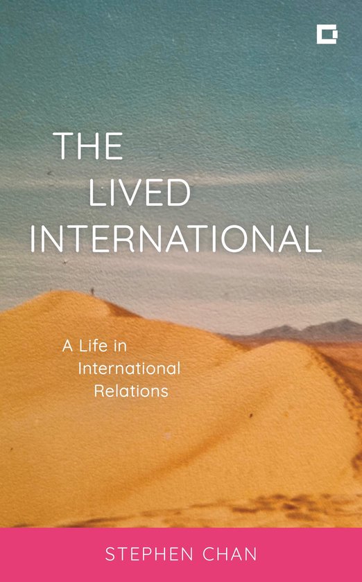 Couverture de livre avec des dunes de sable et le titre 'The Lived International'.