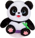 Knuffelpanda met paarse onderbroek en bamboetakje, op een ronde basis.