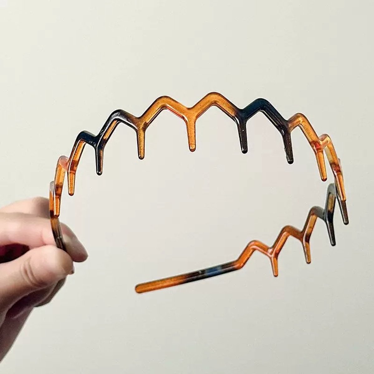 LOPHE 4 stuks tandhoofdband voor dames en meisjes, zigzag-hoofdband, plastic golvende haaientandenkam, harde haarbanden, jaren 90 zigzag hoofdbanden, modieus, antislip, verstelbaar voor vrouwen LOPHE 4 stuks tandhoofdband voor dames en meisjes, zigzag-hoofdband, plastic golvende haaientandenkam, harde haarbanden, jaren 90 zigzag hoofdbanden, modieus, antislip, verstelbaar voor vrouwen