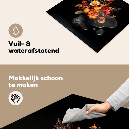 Zwarte inductiebeschermer met bloemenboeket, vuil- en waterafstotend en makkelijk schoon te maken.