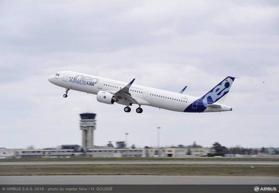 com :: Herpa Snap-Fit 1:200 - 613248 - Airbus Airbus