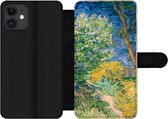 Bookcase Geschikt voor iPhone 11 telefoonhoesje - De struiken bij Arles - Vincent van Gogh - Met vakjes - Wallet case met magneetsluiting