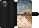 Bookcase Geschikt voor iPhone 11 Pro telefoonhoesje - Weg die langs de wallen van Parijs loopt - Vincent van Gogh - Met vakjes - Wallet case met magneetsluiting
