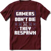 Gamers don't die pixel T-shirt | Donker Blauw | Gaming kleding | Grappig game verjaardag cadeau shirt Heren – Dames – Unisex | - Burgundy - L