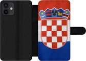 Bookcase Geschikt voor iPhone 12 telefoonhoesje - Foto van de Kroatische vlag - Met vakjes - Wallet case met magneetsluiting