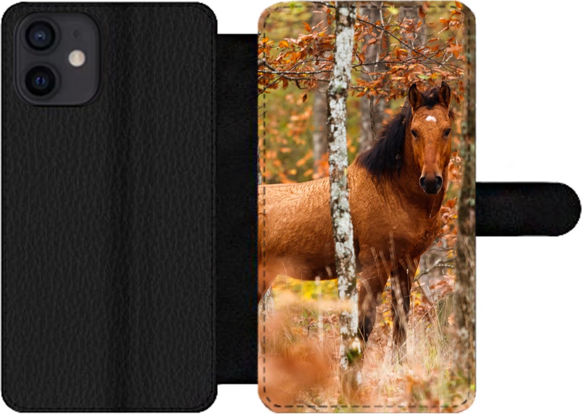 Telefoonhoesje Geschikt voor iPhone 12 telefoonhoesje - Paard - Bos - Bruin - Met vakjes - Wallet case met magneetsluiting