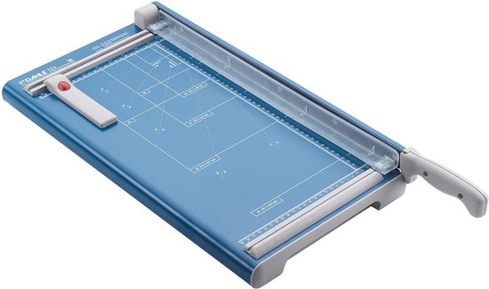 Blauwe Dahle A3 papiersnijder met zilveren mes, grijze handgreep en schaalverdeling.