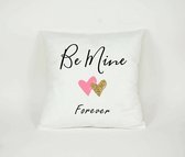 Kussen Be Mine Forever met 2 Hartjes - Sierkussen - Valentijn Cadeau - Kinderkamer - 45x45cm - Inclusief Vulling - PillowCity