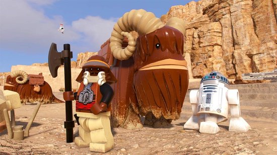 Een Tatooine-woestijnlandschap met Lego-figuren: een Tusken Raider, R2-D2 en een bantha.