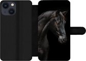 Bookcase Geschikt voor iPhone 13 Mini telefoonhoesje - Paard - Dieren - Zwart - Portret - Met vakjes - Wallet case met magneetsluiting