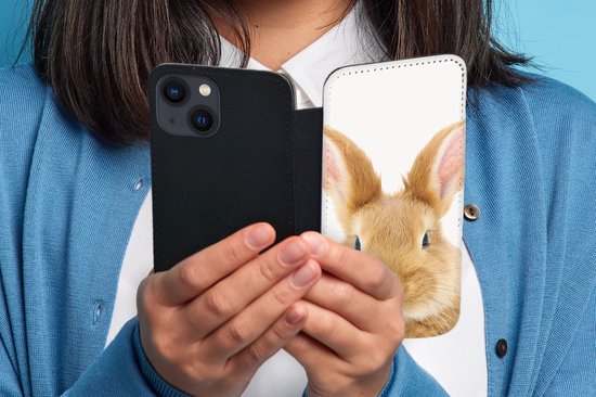 Telefoonhoesje Geschikt voor iPhone 13 telefoonhoesje - Kinderen - Konijn - Kind - Meisjes - Jongens - Met vakjes - Wallet case met magneetsluiting
