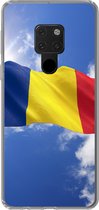 Geschikt voor Huawei P40 Lite hoesje - De vlag van Roemenië wappert in de lucht - Siliconen Telefoonhoesje