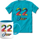 22 Jaar Vrolijke Verjaadag T-shirt met mok giftset Blauw | Verjaardag cadeau pakket set | Grappig feest shirt Heren – Dames – Unisex kleding | Koffie en thee mok | Maat XXL