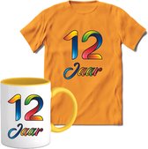 12 Jaar Vrolijke Verjaadag T-shirt met mok giftset Geel | Verjaardag cadeau pakket set | Grappig feest shirt Heren – Dames – Unisex kleding | Koffie en thee mok | Maat M