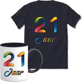 21 Jaar Vrolijke Verjaadag T-shirt met mok giftset Zwart | Verjaardag cadeau pakket set | Grappig feest shirt Heren – Dames – Unisex kleding | Koffie en thee mok | Maat XXL