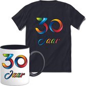 30 Jaar Vrolijke Verjaadag T-shirt met mok giftset Zwart | Verjaardag cadeau pakket set | Grappig feest shirt Heren – Dames – Unisex kleding | Koffie en thee mok | Maat 3XL