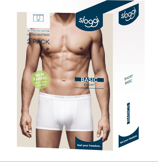Doos met 2 witte Sloggi boxershorts, getoond op een man.