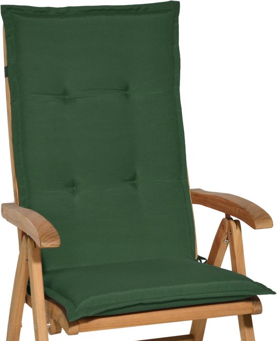 Donkergroen tuinkussen met hoge rugleuning, op een houten tuinstoel.